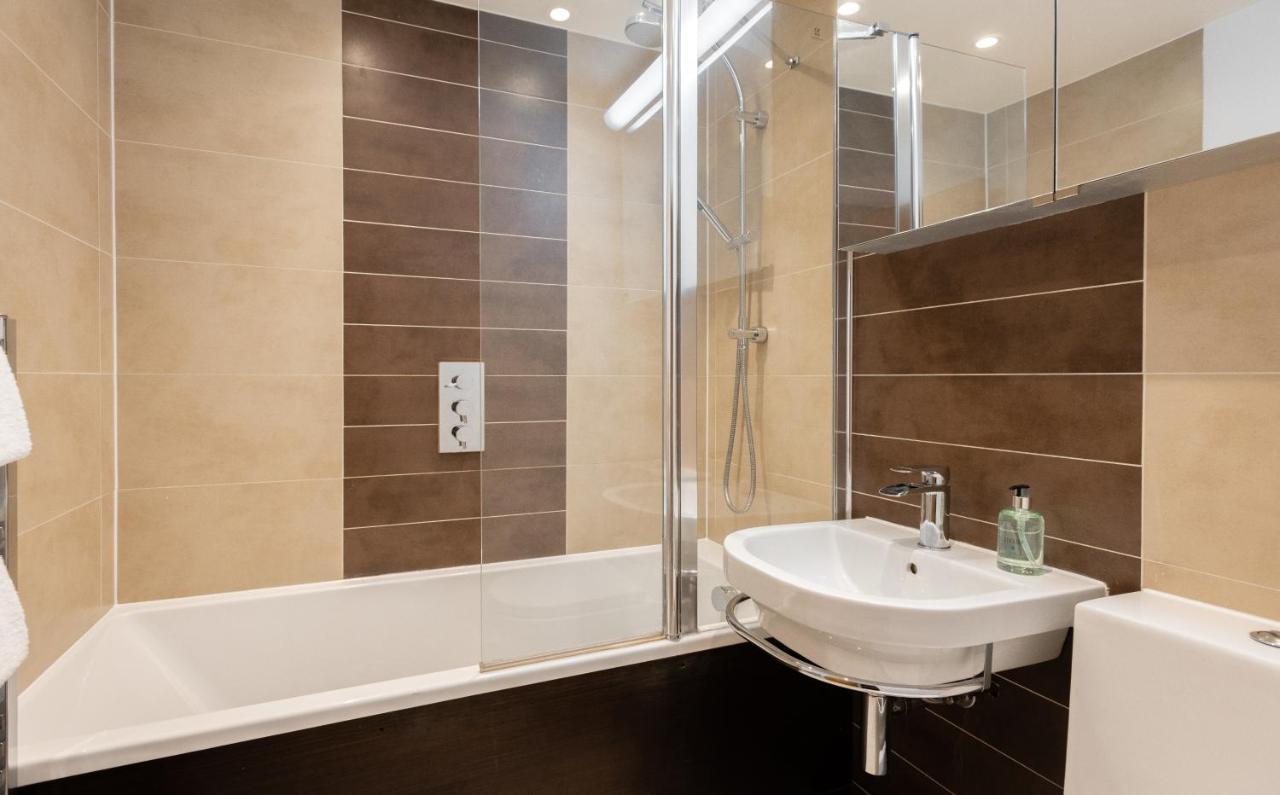 The Chelsea Arms - Bright 3Bdr With Garden & Private Parking Apartment London Exterior photo